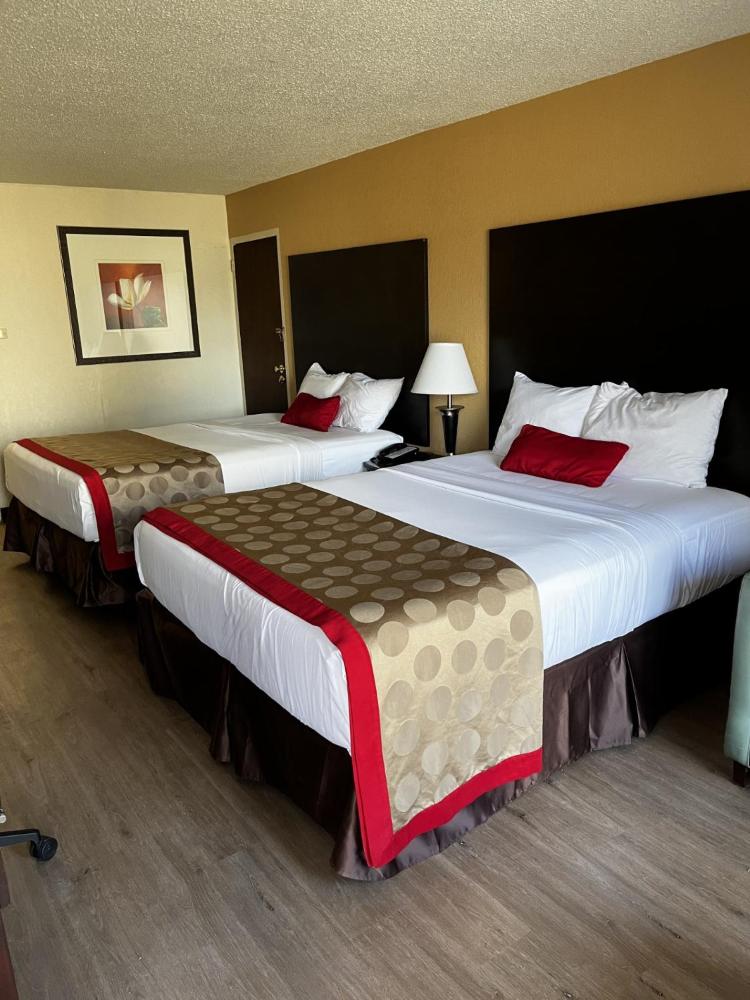 Queen Room with Two Queen Beds interior